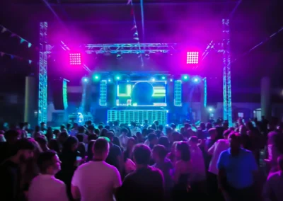 Montaje de discoteca móvil para eventos - Tu discoteca móvil a nivel nacional. Diseñamos todo tipo de eventos y producciones audiovisuales a medida. ¡Calidad y buen precio garantizado!