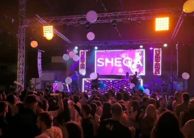 Montaje de discoteca móvil para eventos - Tu discoteca móvil a nivel nacional. Diseñamos todo tipo de eventos y producciones audiovisuales a medida. ¡Calidad y buen precio garantizado!
